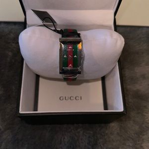 BRAND NEW Gucci Watch YA147404